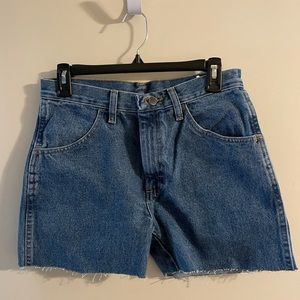 NWT Women’s Wrangler Rustler Cut Off Jean Shorts